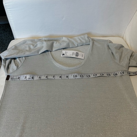 NWT Metallic long sleeve top - Picture 11 of 15